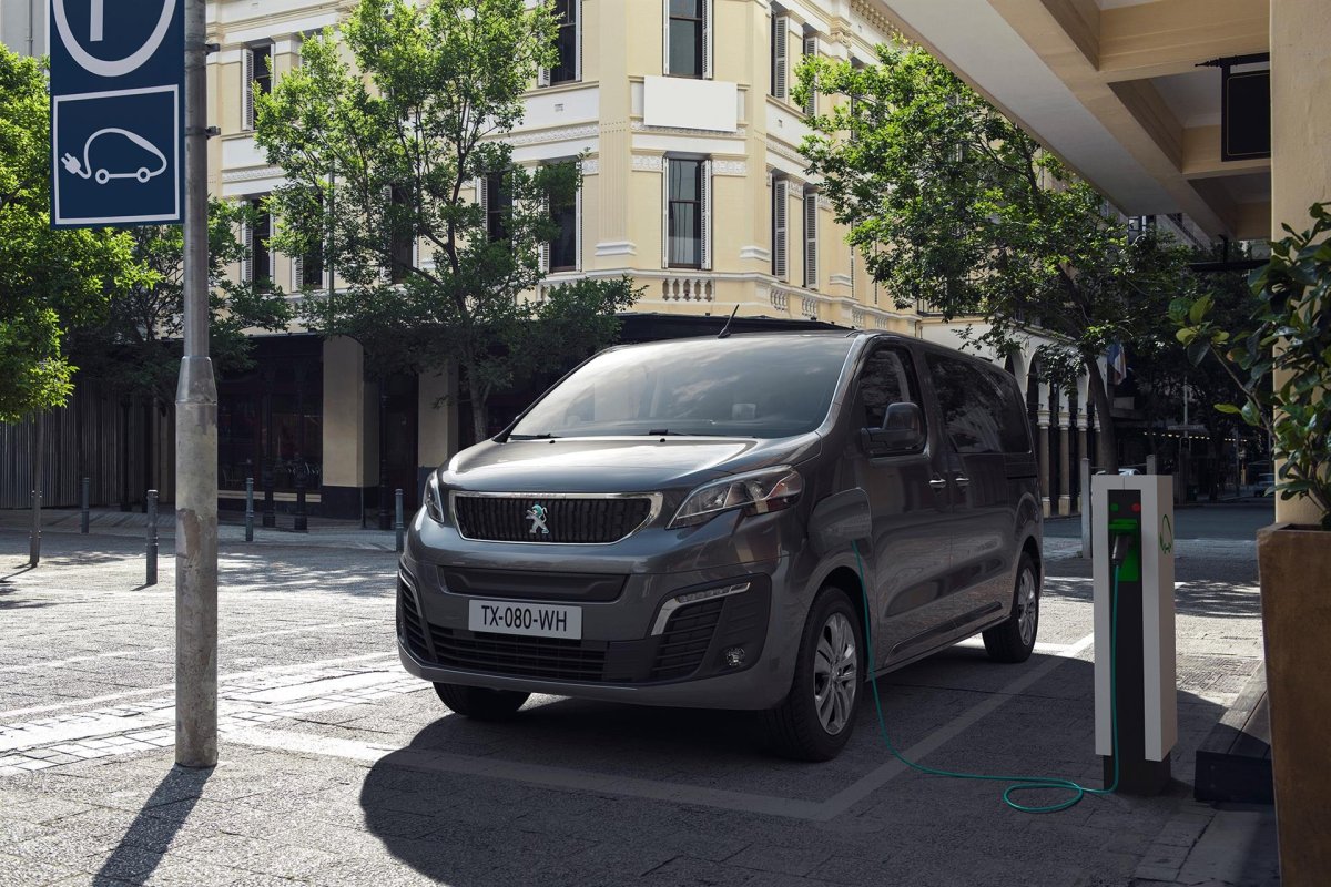 Peugeot vende casi 3.500 vehículos electrificados en España hasta noviembre, con una cuota del 11,3%