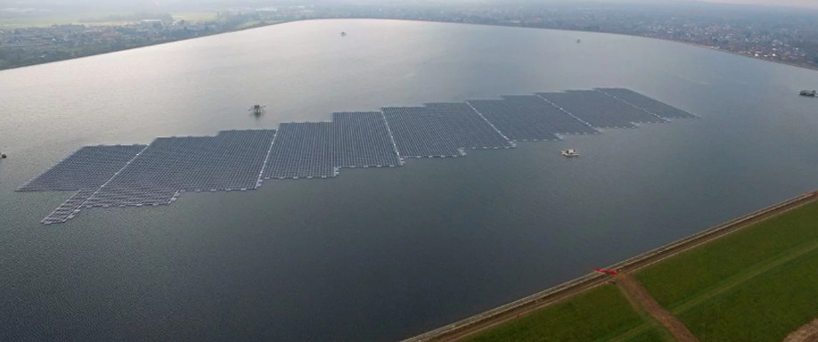 Indonesia comienza la construcción de la planta solar flotante Cirata de 145MW, una de las mayores del mundo
