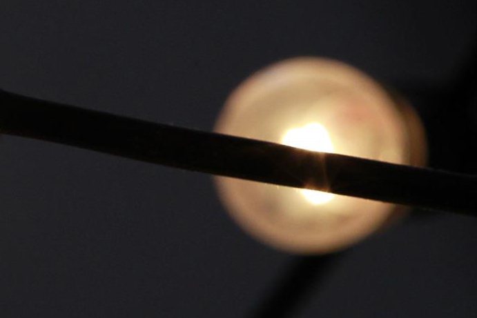El precio de la luz prosigue con sus bajadas y este sábado caerá un 13,6%, hasta los 67,72 euros por MWh