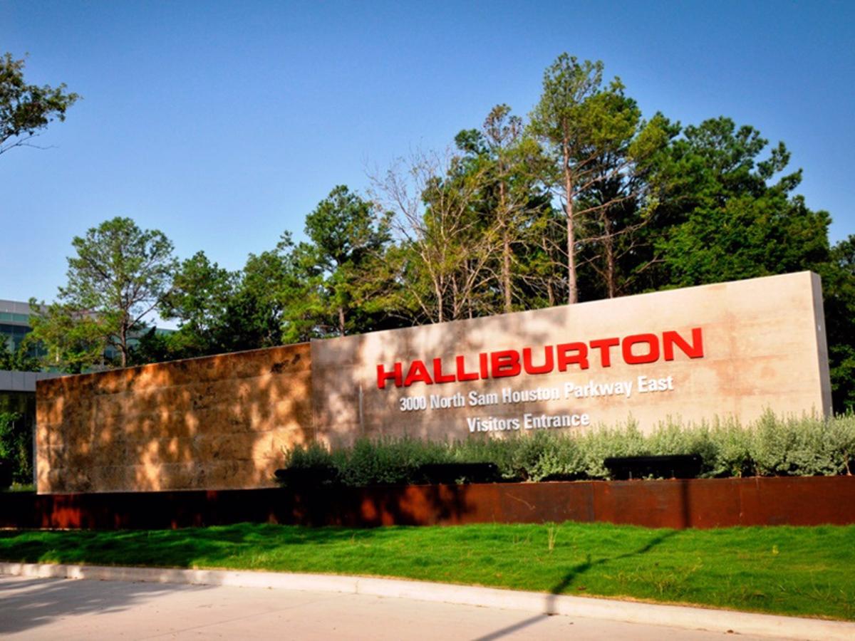 Halliburton pierde 2.428 millones en 2020, casi el triple más