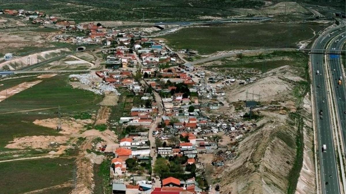 Un juez archiva la denuncia de los vecinos de la Cañada Real contra Naturgy e Isabel Díaz Ayuso por los cortes de luz