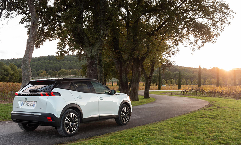 Peugeot calcula que su gama electrificada permite a sus clientes ahorrar más de 1.000 euros al año