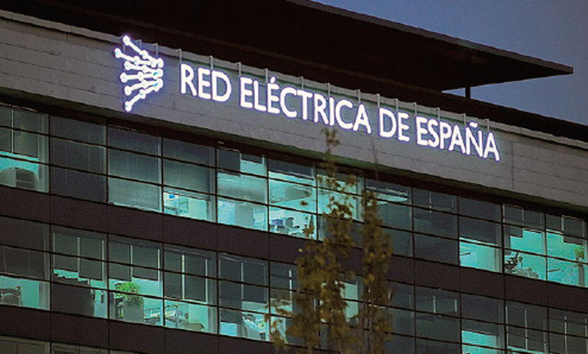 Red Eléctrica cae casi un 6% en Bolsa lastrada por sus resultados de 2020 y su 'hoja de ruta' a 2025