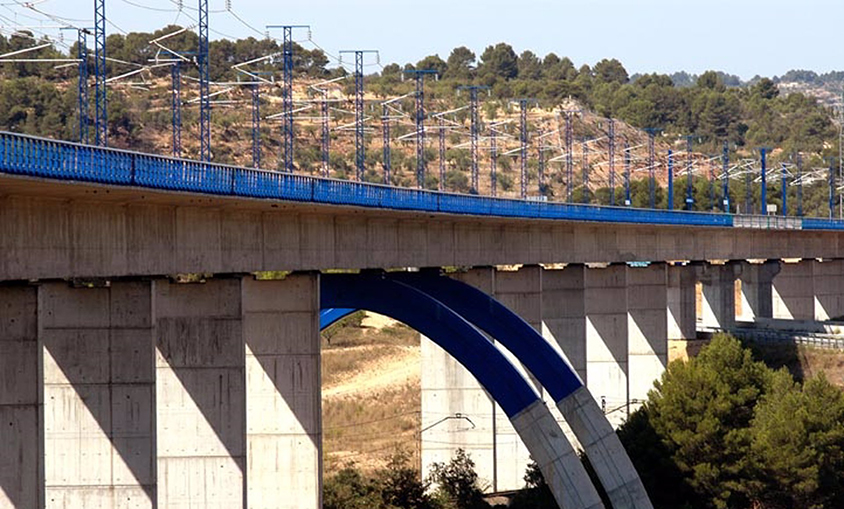 Adif adjudica a EDP la mayor parte del suministro de energía eléctrica por 489 millones de euros