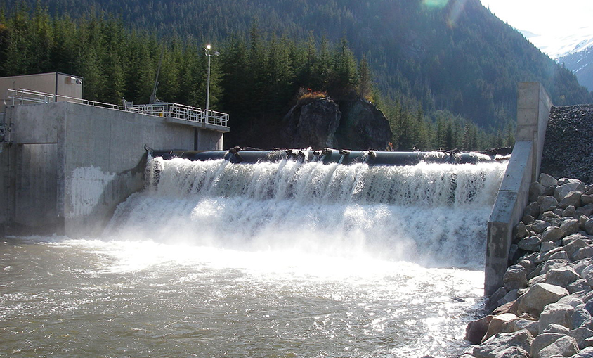 El Gobierno introduce un nuevo impuesto a la energía hidroeléctrica en la nueva Ley de Residuos
