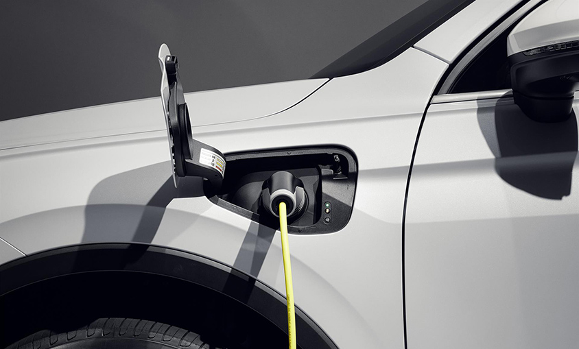 Más de la mitad de los españoles defiende las ayudas al coche eléctrico, frente a un 40% de los europeos