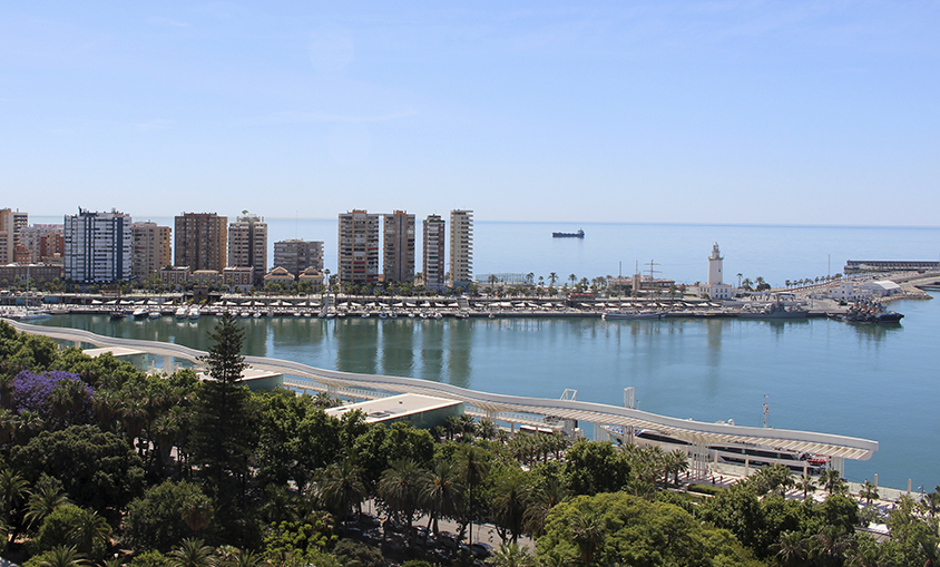 Puerto de Málaga plantea el uso de energía fotovoltaica en las operaciones de amarre