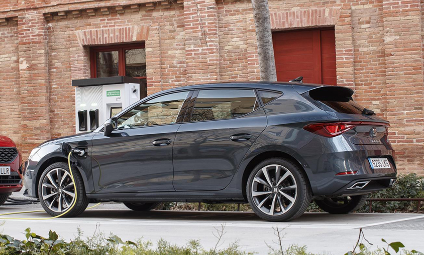 Las ventas de vehículos eléctricos se triplican en marzo pero acumulan una caída del 8,8% este año