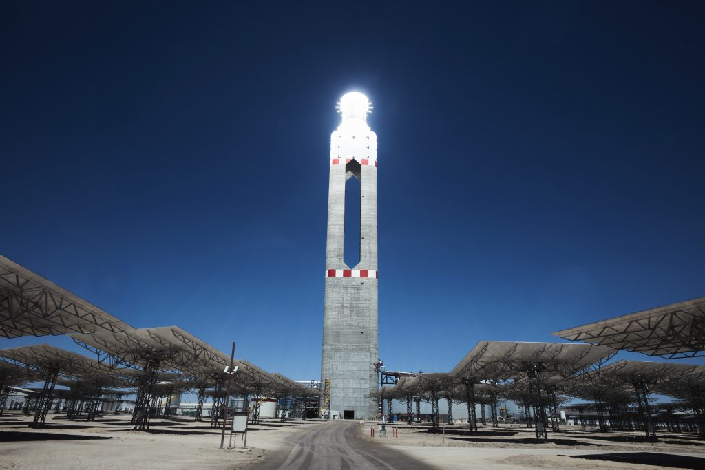 Chile conecta Cerro Dominador, la primera planta termosolar de Latinoamérica, construida por Acciona y Abengoa