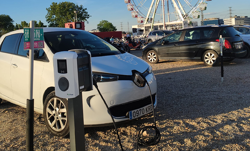 Autocine Madrid RACE se convierte en el primer autocine del mundo con una electrolinera