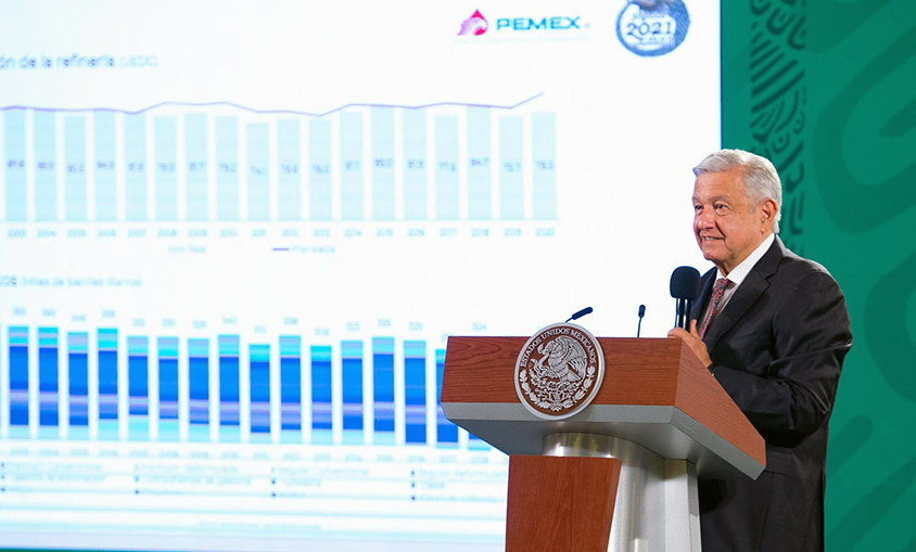 AMLO sale al rescate de Pemex: le dará 10.200 millones para pagar la deuda de 2024