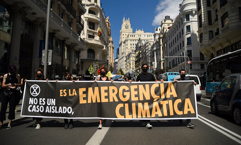 Extinction Rebellion corta la Gran Vía de Madrid para reclamar el delito de 'ecocidio' en el derecho internacional