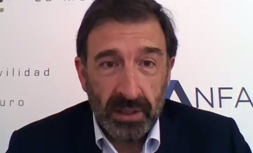 López-Tafall (Anfac) cree que la transición al coche eléctrico "llevará tiempo" y pide "huir de radicalismos"