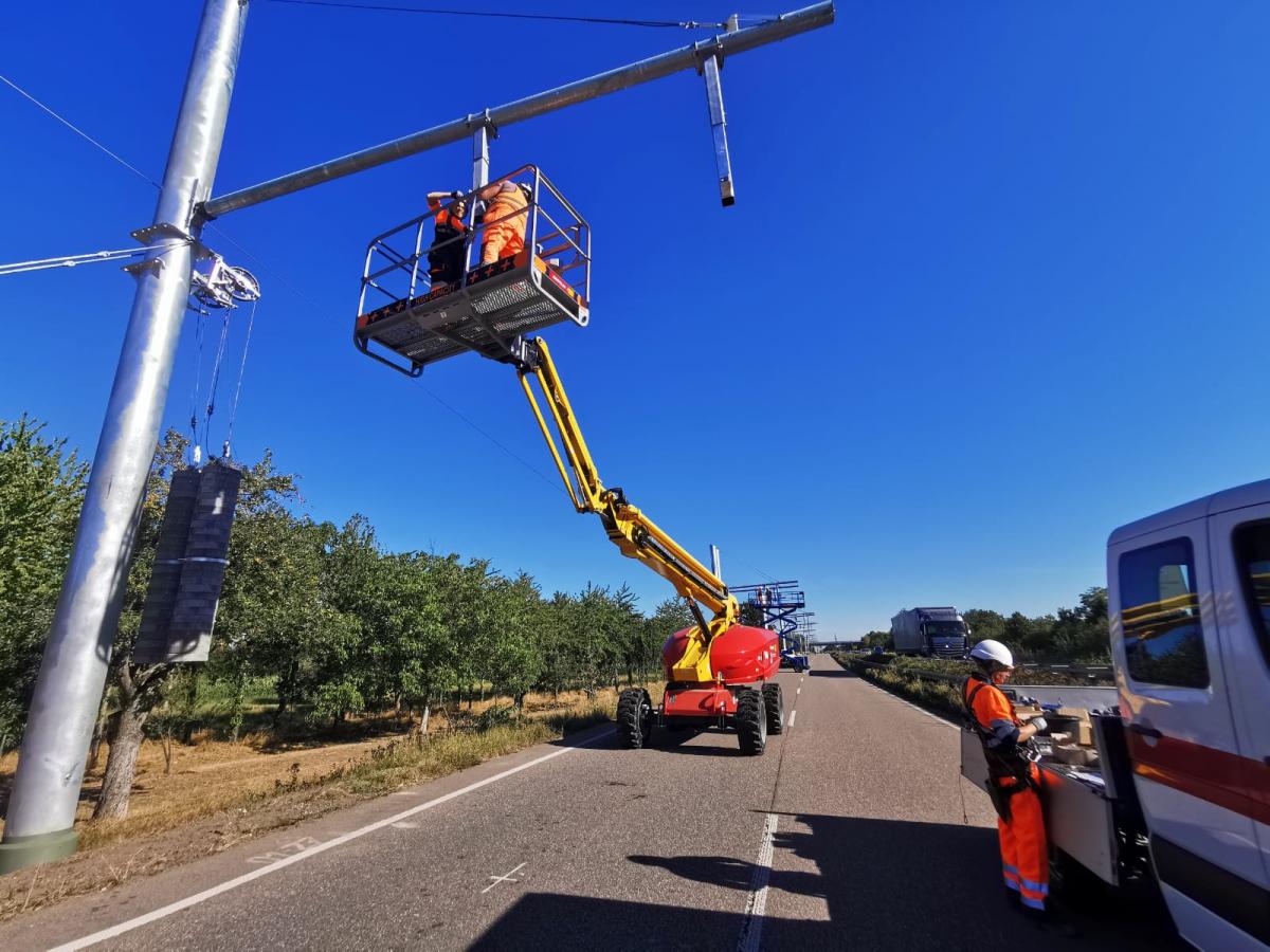 La española Arquimea electrifica las carreteras con catenaria en Alemania