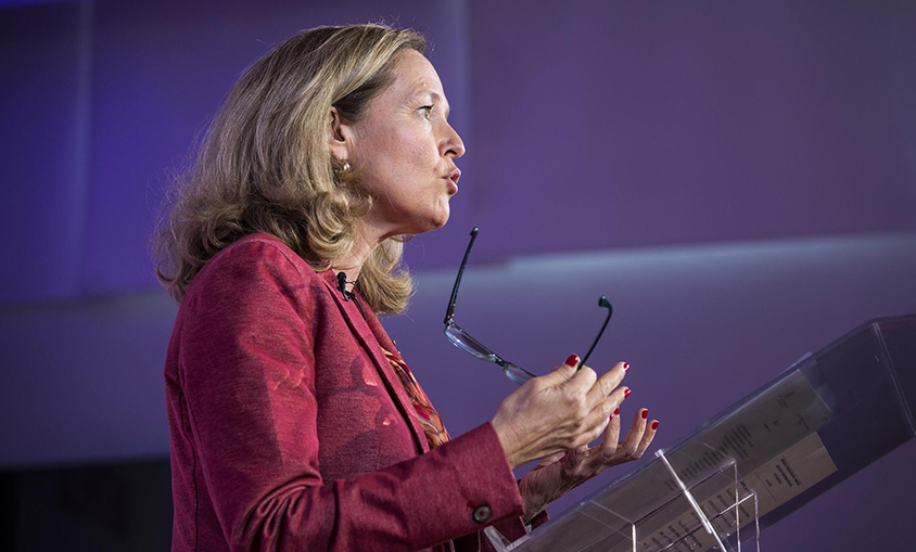 Calviño: "Estamos viendo si es necesario tomar alguna medida para reducir la factura eléctrica a corto plazo"