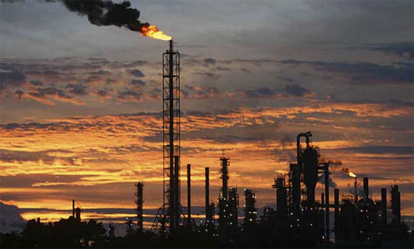 El precio del petróleo baja ligeramente ante la reunión de la OPEP+ del jueves