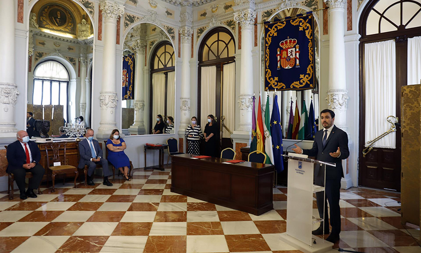 Garzón pide "voluntad política" para aprobar las medidas necesarias para frenar la subida de la luz
