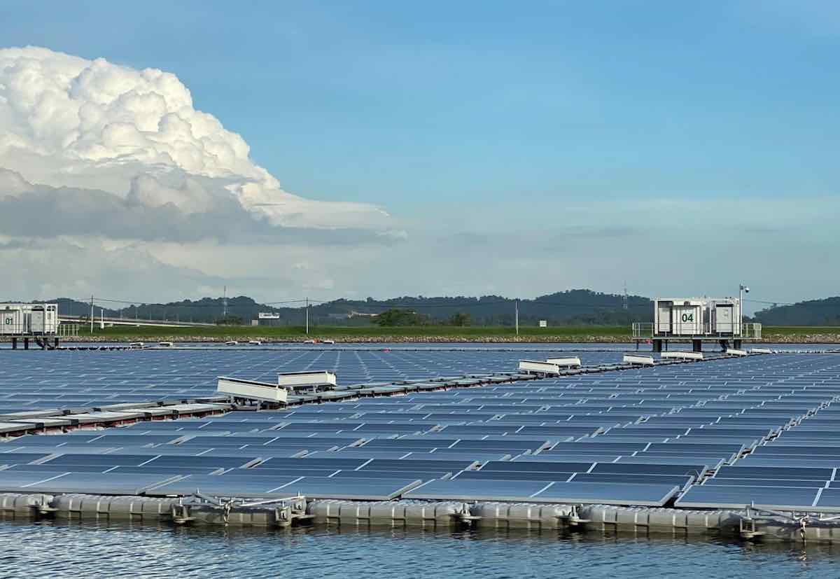 Comienza a operar una de las mayores plantas fotovoltaicas flotantes del mundo en Singapur