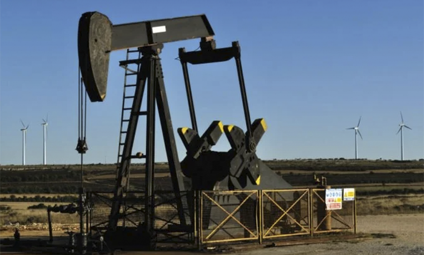 El petróleo baja casi un 1% tras el acuerdo de la OPEP+ para incrementar la producción