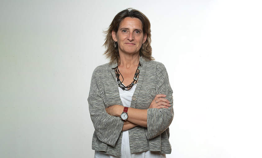Teresa Ribera avanza que la luz se mantendrá aún en una horquilla alta de precios
