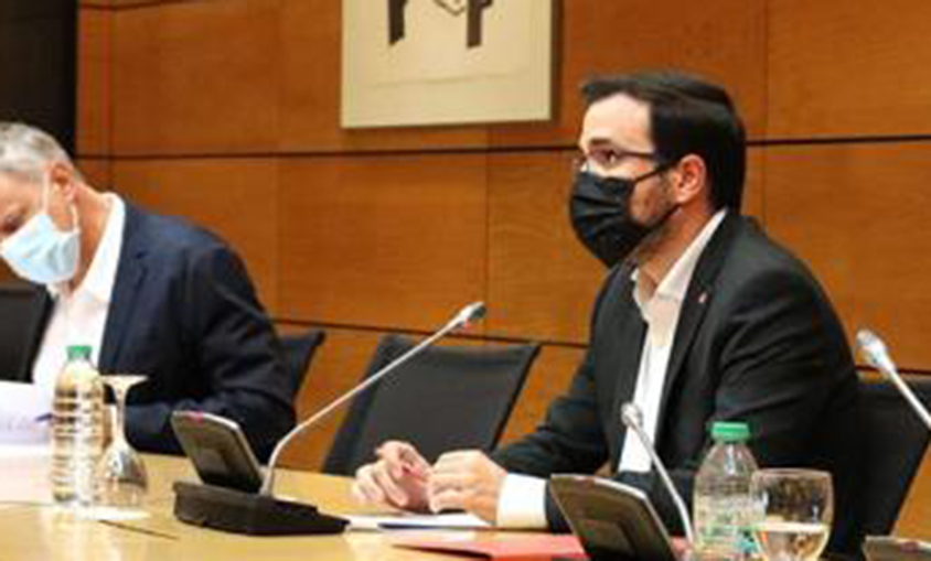 Alberto Garzón aboga por cambiar el mercado de las energías porque es "injusto"