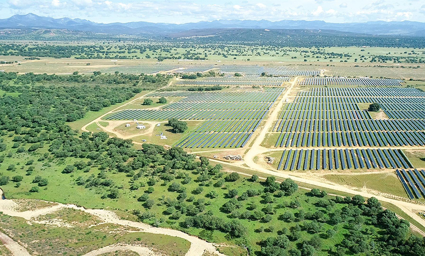 Repsol inicia la producción de electricidad en 'Valdesolar', su mayor proyecto fotovoltaico en España