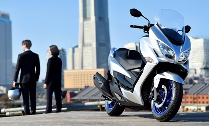 Suzuki renueva el maxiscooter Burgman 400 para que sea más eficiente y atractivo