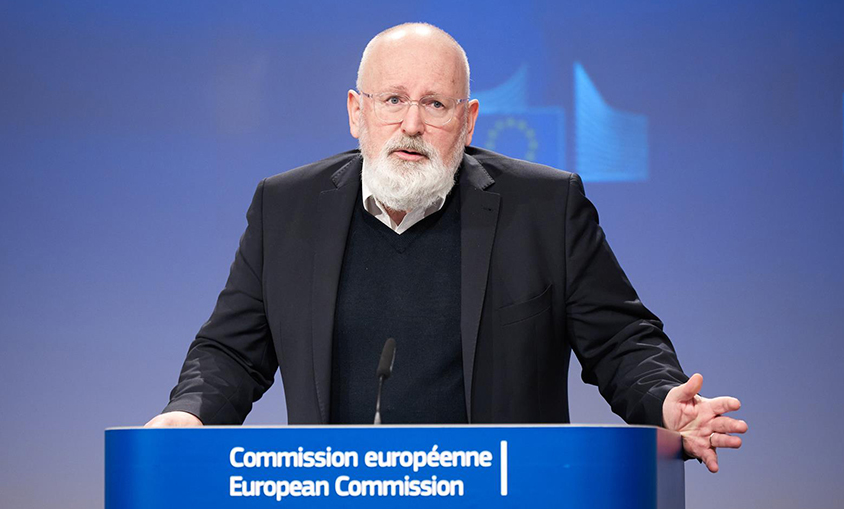 Timmermans pide invertir en renovables para no hacer "muy rico a Putin"