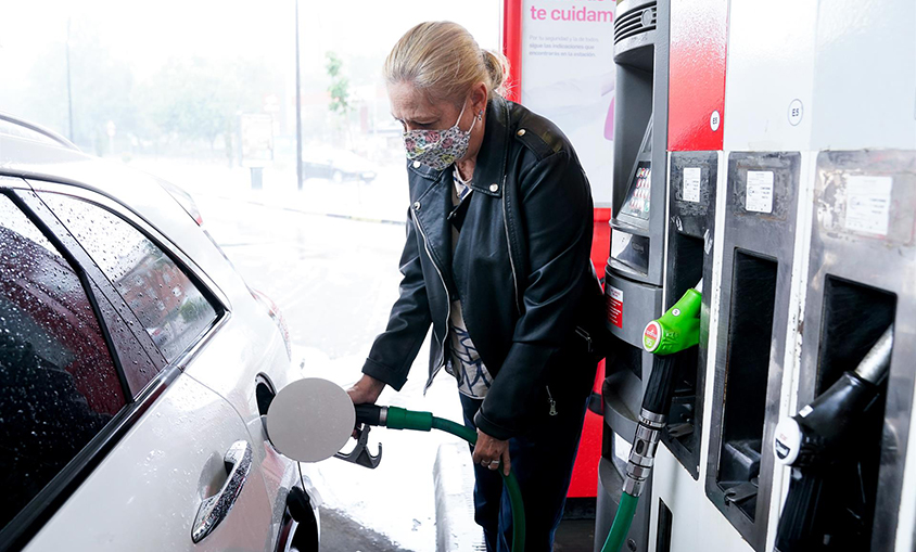 El consumo de los combustibles de automoción repunta un 24,5% en junio y supera ya niveles de 2019