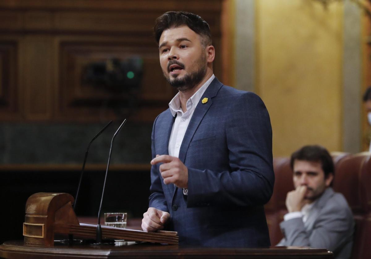 El ridículo de Gabriel Rufián en el Congreso: "Las eléctricas generan su electricidad con un 1% de gas y el 99% con agua de los embalses"