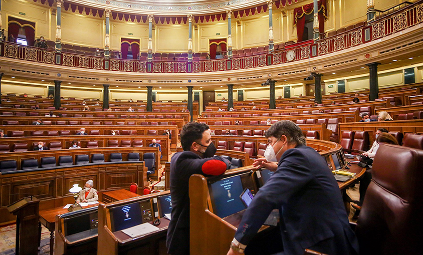 El PP y Vox buscan tumbar en el Congreso el recorte de beneficios a las eléctricas por el CO2 no emitido