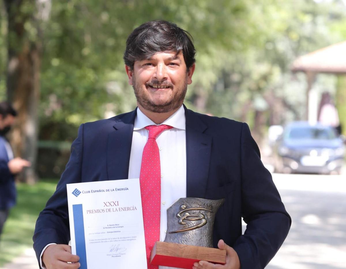 Ramón Roca, director de El Periódico de la Energía, recibe el Premio de la Energía de Enerclub