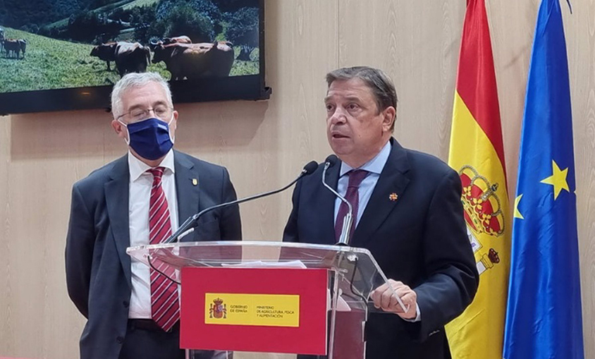 Planas pide a Bruselas medidas "extraordinarias" para aliviar los precios del combustible en la pesca