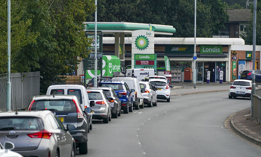 Una de cada diez gasolineras de Londres continúan sin combustible