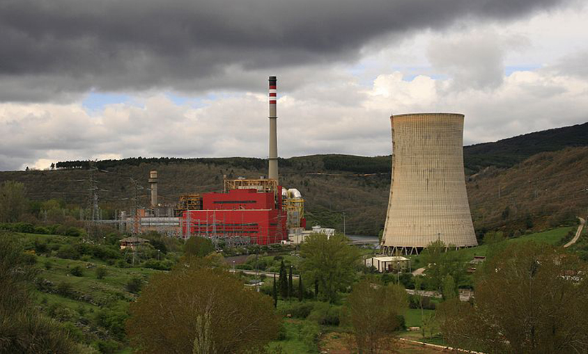 Iberdrola volará la torre de refrigeración de la térmica de Velilla (Palencia)