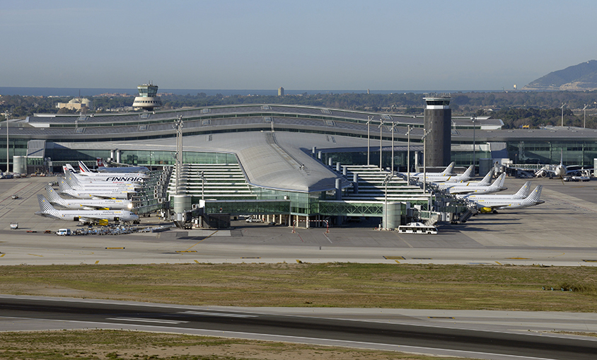 Aena licita dos plantas fotovoltaicas en los aeropuertos de Madrid y Barcelona por 110 millones