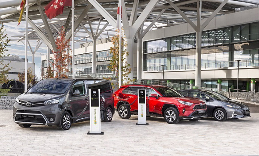 Toyota se alía con Iberdrola y Endesa X para ofrecer cargadores y tarifas para sus coches eléctricos