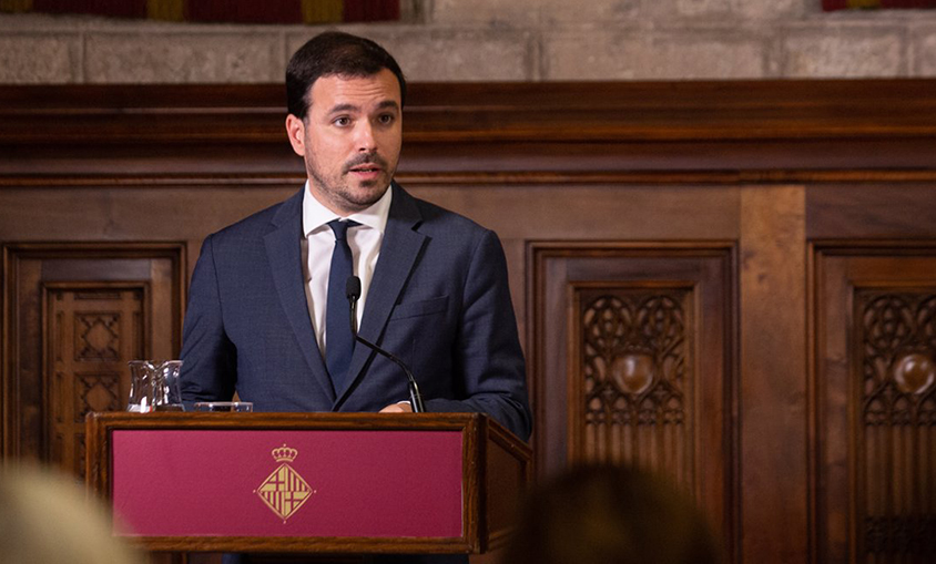 Garzón dice que el Gobierno trabaja para que el aumento de la electricidad no se traslade a las facturas