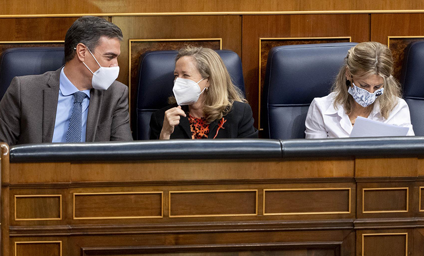 Calviño ve "bien encauzado" el trabajo con Bruselas sobre el proyecto estratégico del vehículo eléctrico