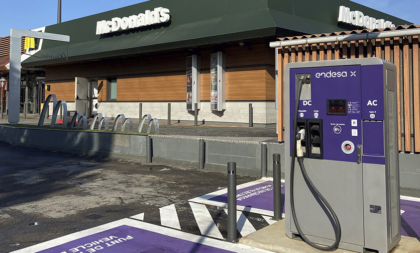 McDonald's y Endesa X inauguran un nuevo punto de recarga para vehículos eléctricos en Tarragona