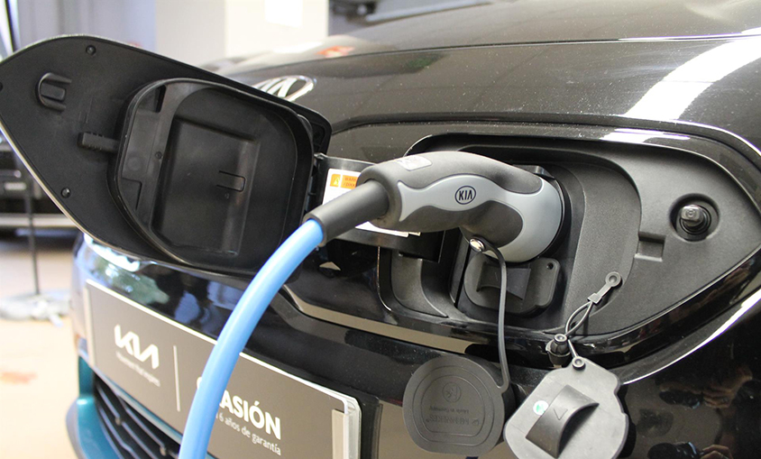 Las ventas de vehículos eléctricos alcanzan los 14 millones en 2023 y aumentarán a 16,7 millones en 2024