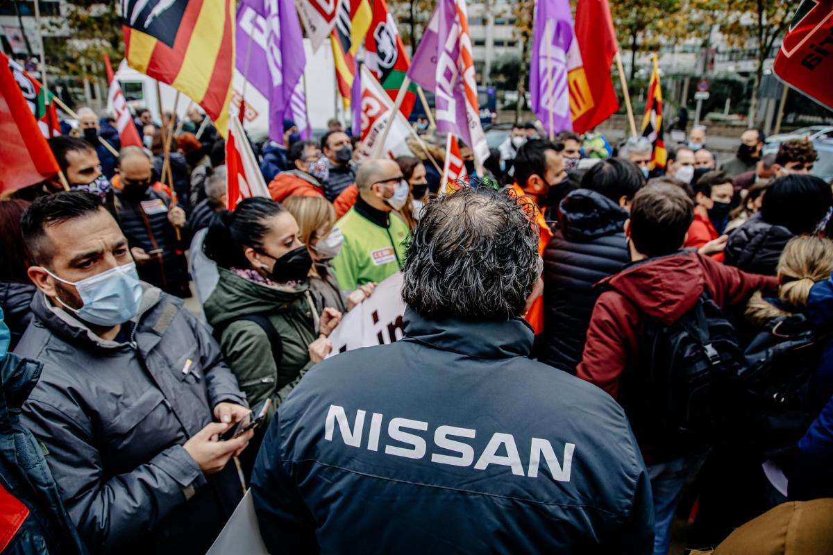Trabajadores del automóvil se manifiestan ante Industria pendientes de nuevas ayudas
