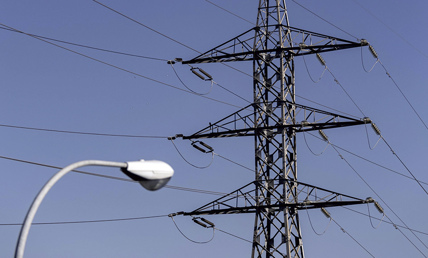 El precio de la luz se mantiene estable este miércoles, aunque suma siete días por encima de los 200 euros/MWh