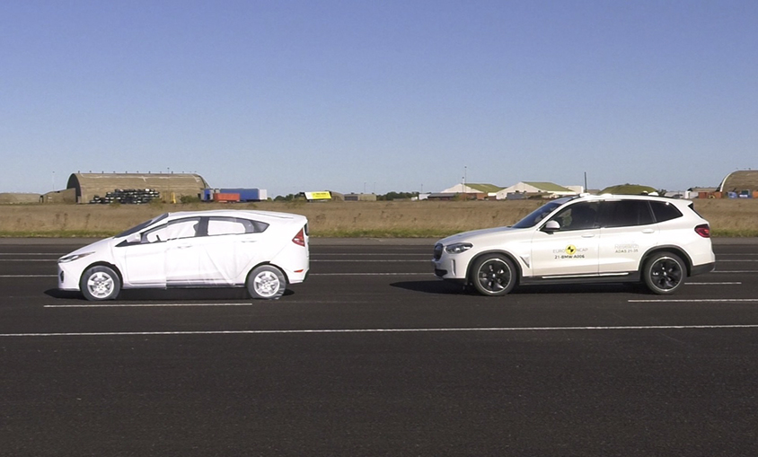 El BMW iX3, el más seguro en los test EuroNCAP de asistentes a la conducción