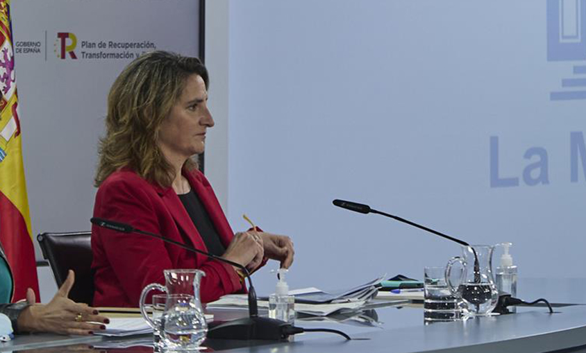 El Gobierno presentará en los próximos meses un nuevo paquete de medidas para mitigar el impacto de la luz