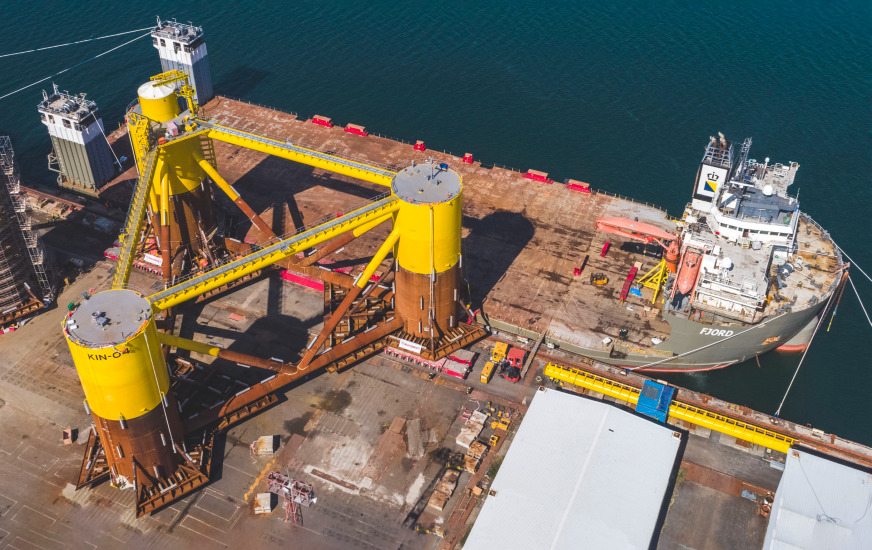 Mammoet completa la carga de cinco plataformas eólicas flotantes para el parque marino Kincardine en el astillero de Navantia Fene