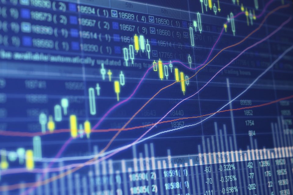 ¿Cómo serán los precios de la electricidad y el gas en 2022? Hablan los mejores expertos