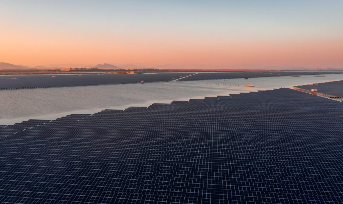 El grupo chino Chint conecta a la red una planta de 550MW construida en una piscifactoría