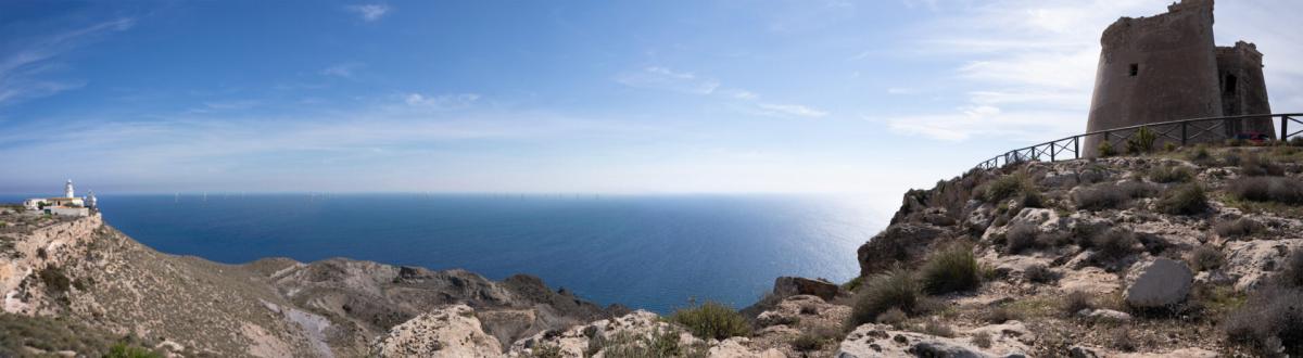 Así se verá el parque eólico flotante Mar de Ágata desde la costa de Almería: prácticamente como si no estuviera