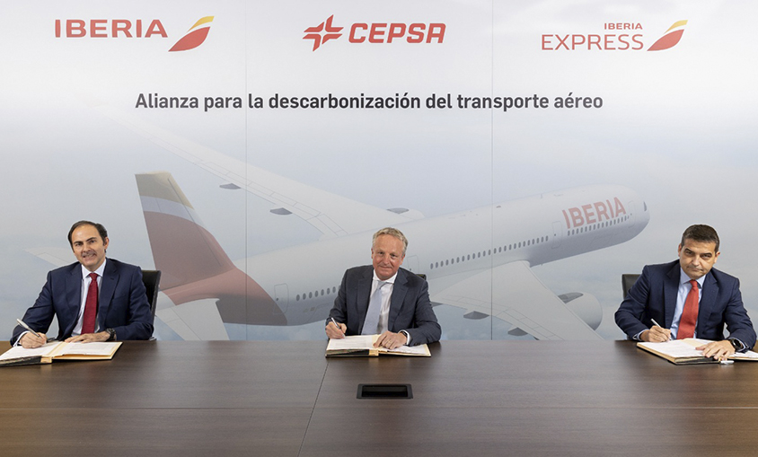 Cepsa y el Grupo Iberia sellan una alianza estratégica para descarbonizar el transporte aéreo